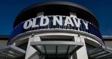 Gap shares tumble 14% as retailer cuts sales guidance after disappointing Old Navy