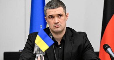 Zelenskyy faces challenge to his wartime rule as former defense chief calls for election