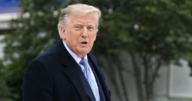 White House allows blocked reporters in after judge lifts Trump ban
