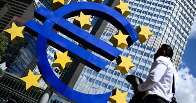European Central Bank keeps key interest rate on hold at 2.5%