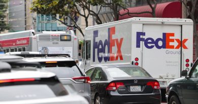 FedEx’s soft holiday-quarter outlook doesn’t change our view on the stock